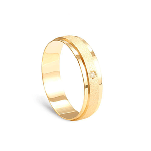 Aliança Ouro Detalhe Central E Diamante