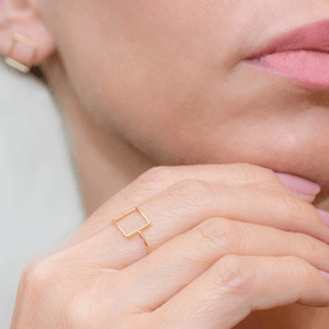 Anel Quadrado Delicado De Ouro 18k