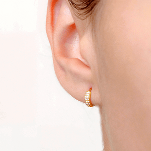 Brinco Argola De Ouro 18K e Pedras de Zircônia 9mm