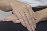 Anel-delicado-de-ouro-