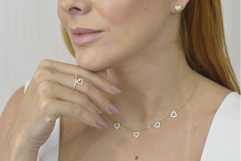 Colar-em-ouro-de-coracoes-