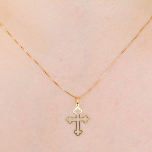 Pingente Cruz De Ouro 18K Vazado Com Borda Redonda