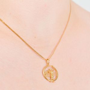 Pingente Quadra Esportiva De Ouro 18k Tenista Feminina