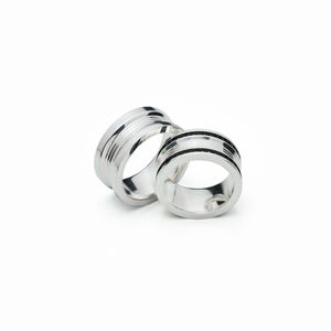 Aliança De Namoro Com Frisos E Zircônias Pretas 10MM