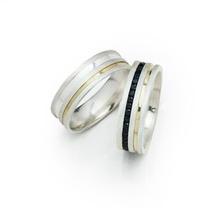 Aliança De Namoro Prata Com Filete De Ouro E Zircônias Pretas