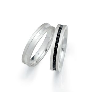 Aliança De Namoro Prata Fosca Com Zircônias Pretas