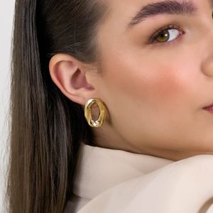 Brinco De Ouro 18K Oval Torcido