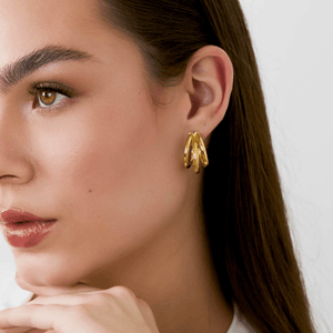 Argola De Ouro 18K Fio Triplo Central Desenhada